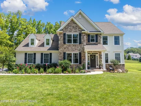 1479 Saratoga Cir, Breinigsville, PA 18031