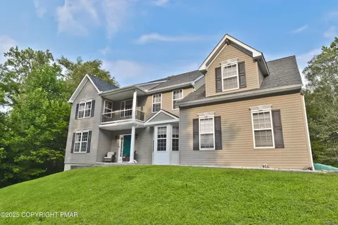 387 Shawnee Valley Dr, East Stroudsburg, PA 18302