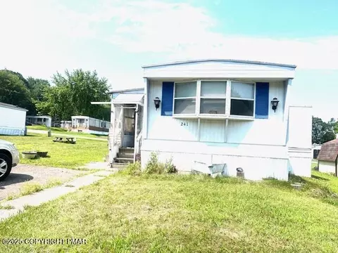 241 Silver Maple Lane Ln, Freeland, PA 18224