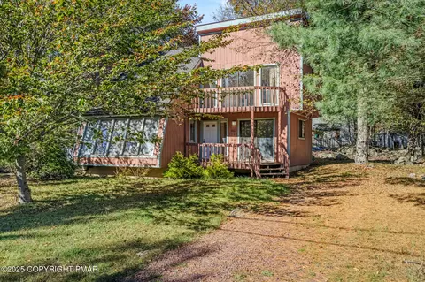 7646 Rainbow Dr, Tobyhanna, PA 18466