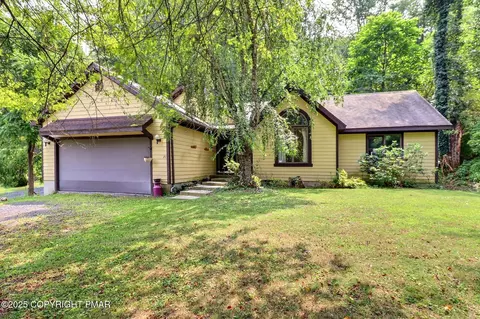 20 Morningside Ave, Stroudsburg, PA 18360