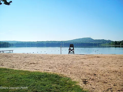103 Iowa Trl Trl, Pocono Lake, PA 18347