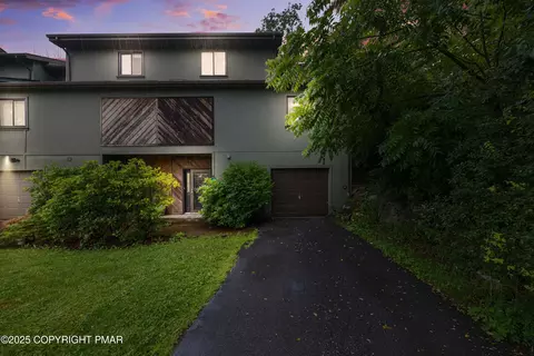 7247 Onawa Ct, Cresco, PA 18326