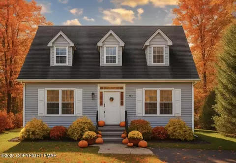 5353 Lockwood Dr, Tobyhanna, PA 18466