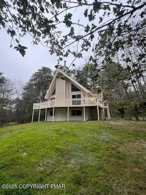 1673 Marina Dr, Tobyhanna, PA 18466