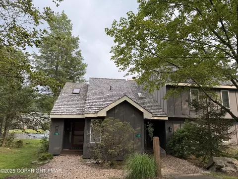 120 Snow Ridge Circle Cir, Blakeslee, PA 18610