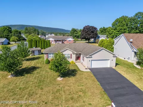 120 E 1st St, Wind Gap, PA 18091