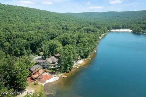 336 W Lake Valley Dr, Hazleton, PA 18202