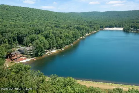 336 W Lake Valley Dr, Hazleton, PA 18202