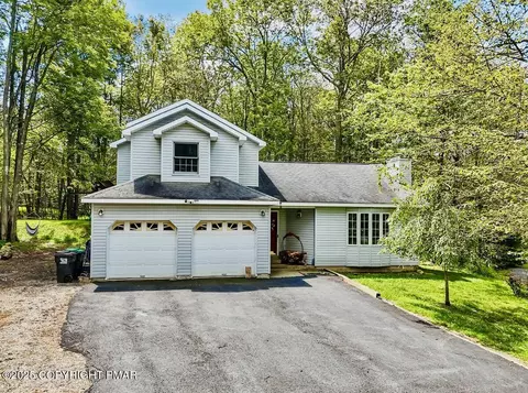 106 Black Bear Ln, Tobyhanna, PA 18466