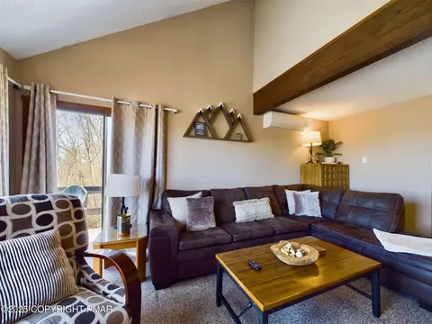 217 Cross Country Ln, Tannersville, PA 18372