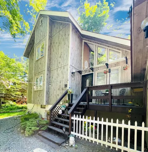 62 E Creek View Dr, Gouldsboro, PA 18424