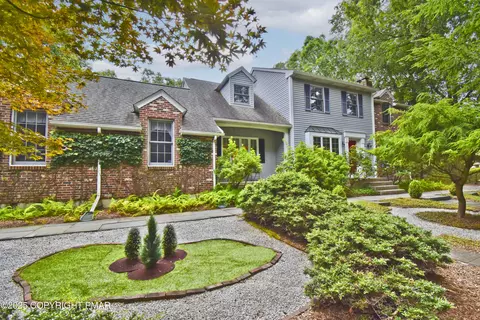 960 Summit Dr, Stroudsburg, PA 18360