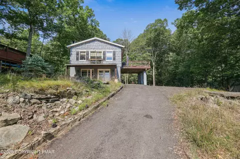 1093 Porter Dr, Bushkill, PA 18324