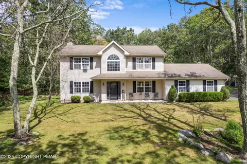 2213 S Rocky Mountain Dr, Effort, PA 18330