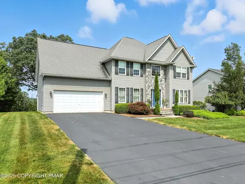 10 Roosevelt St, Dallas, PA 18612
