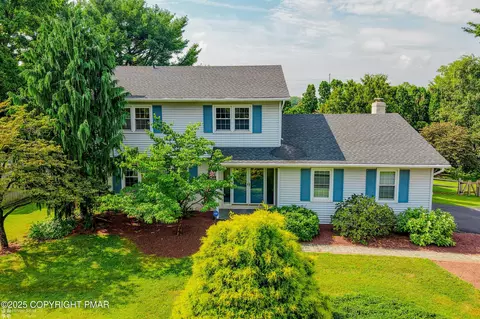 6016 Fairway Ln, Wescosville, PA 18106