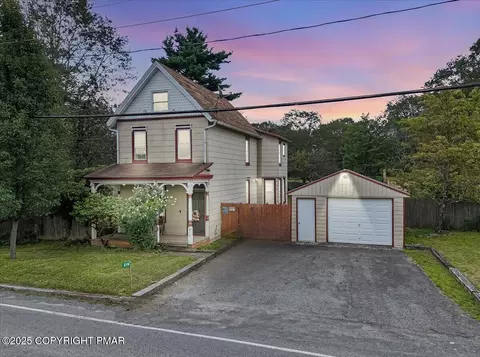 219 Summit Ave, Pocono Summit, PA 18346