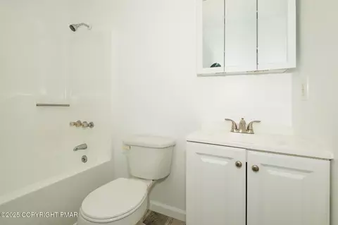 Bath - 4165 Pine Ridge Dr, Bushkill, PA 18324 photo 2 of 2