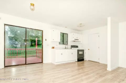 Living - 4165 Pine Ridge Dr, Bushkill, PA 18324 photo 4 of 4
