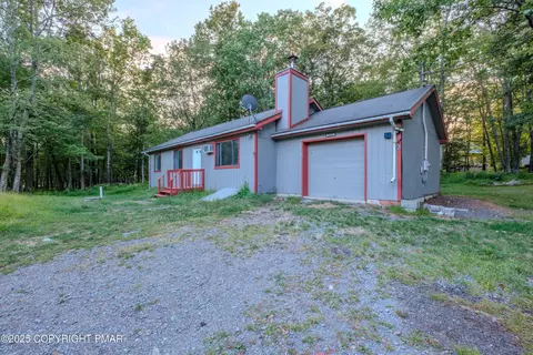 4165 Pine Ridge Dr, Bushkill, PA 18324