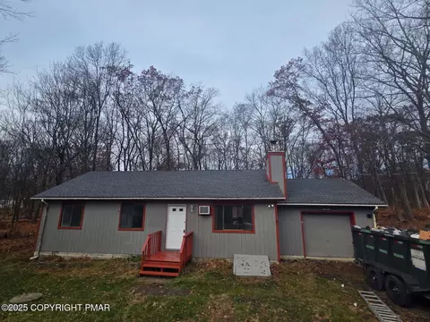 Exterior - 4165 Pine Ridge Dr, Bushkill, PA 18324 photo 4 of 5