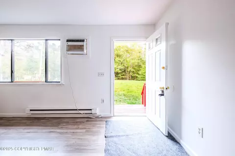 Living - 4165 Pine Ridge Dr, Bushkill, PA 18324 photo 2 of 4