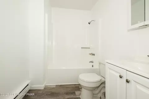 Bath - 4165 Pine Ridge Dr, Bushkill, PA 18324 photo 1 of 2