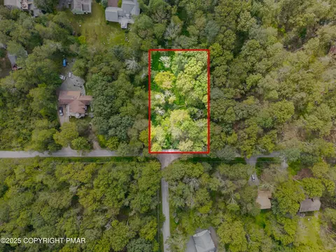804 Evergreen Dr, Pocono Lake, PA 18347