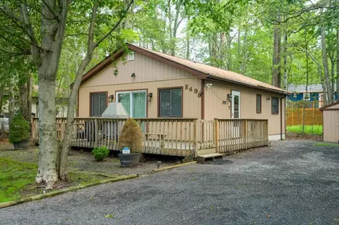 8417 Porcupine Dr, Tobyhanna, PA 18466