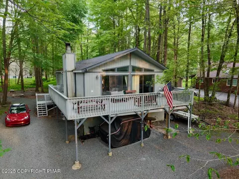134 Beech Ln, Pocono Lake, PA 18347