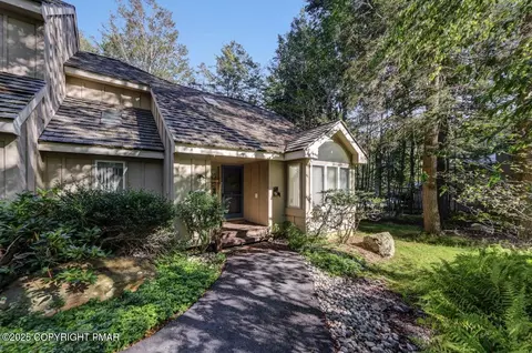 612 Uncas Ln, Pocono Pines, PA 18350