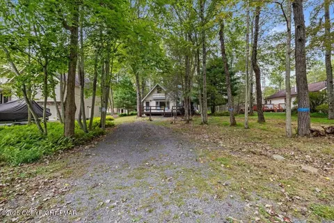 121 Squaw Trl, Pocono Lake, PA 18347