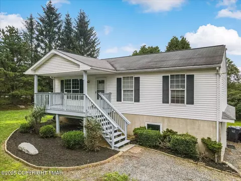1842 Glacier Dr, Blakeslee, PA 18610