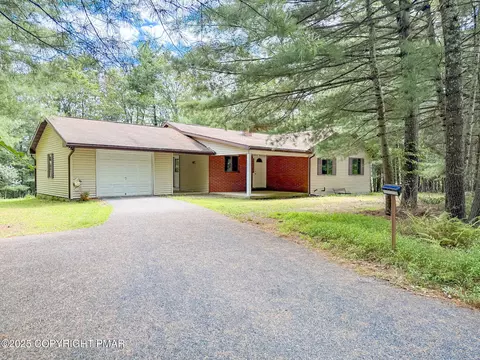 6316 Overlook Dr, Kunkletown, PA 18058