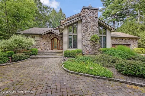 187 Tanglewood Dr, Pocono Pines, PA 18350