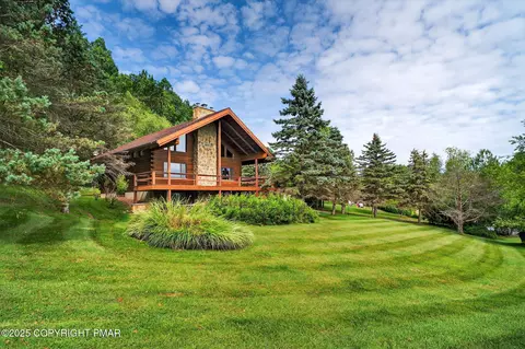 109 Lawrence Dr, Effort, PA 18330