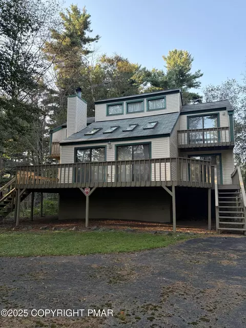 230 Champlain Dr, Tobyhanna, PA 18466