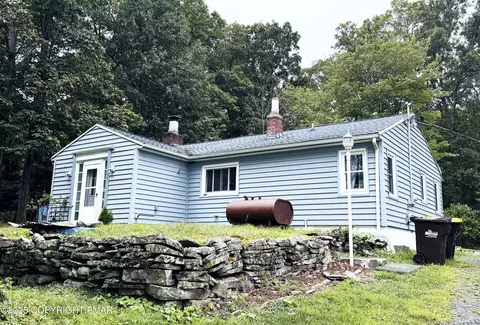 1312 Setzer Rd, Stroudsburg, PA 18360