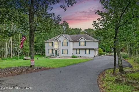 133 Acorn Ln, Stroudsburg, PA 18360