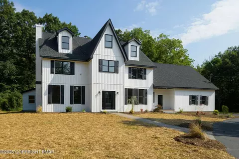 128 Manor Dr, East Stroudsburg, PA 18301