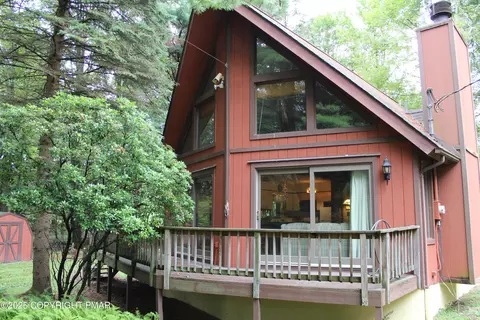 125 Red Squirrel Ln, Blakeslee, PA 18610