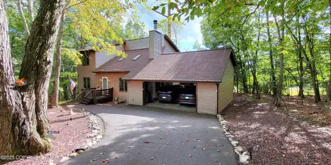 6116 Braintree Ct, Bushkill, PA 18324