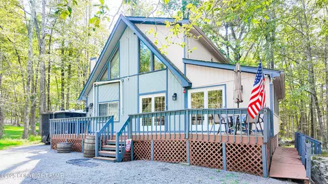 255 Mountain View Dr, Pocono Lake, PA 18347