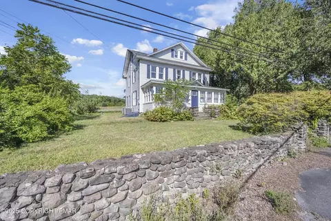 104 Sonnys Trl, Cresco, PA 18326