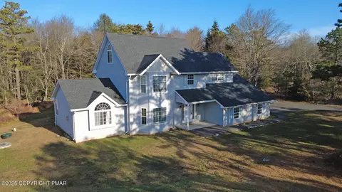 2102 Estates Dr, Blakeslee, PA 18610