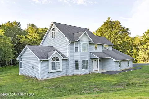 2102 Estates Dr, Blakeslee, PA 18610