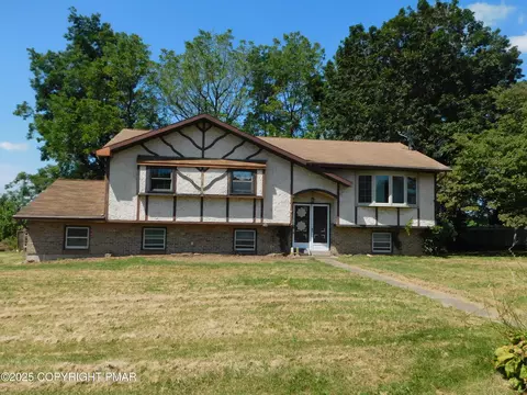 7571 Richard Ln, Bath, PA 18014
