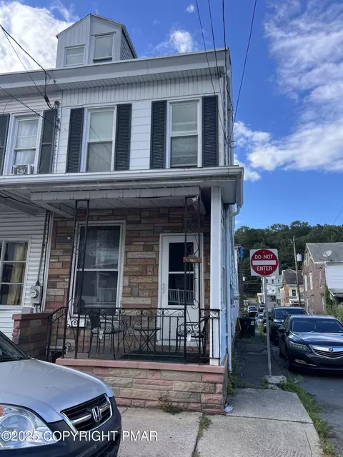 1039 E Pine St, Mahanoy City, PA 17948