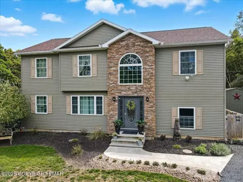 1795 Allegheny Dr, Blakeslee, PA 18610